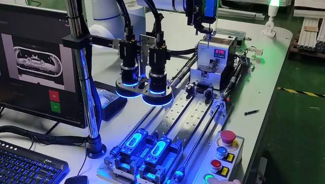 耳機(jī)產(chǎn)線,充電倉(cāng)鎖付