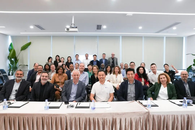 寶潔赴越疆機(jī)器人參觀交流