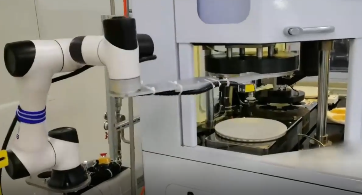 CRS系列協作機器人,大負載協作機器人,安全皮膚、LED 芯片蠟紙上下料